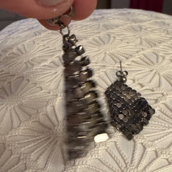 Elegant Silver Sequin Earrings - Picture 5 of 8